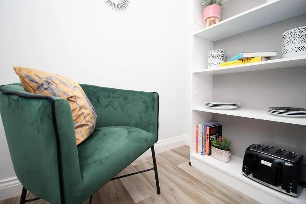 Chapel Apartment 3 By Mgroupsa Swansea